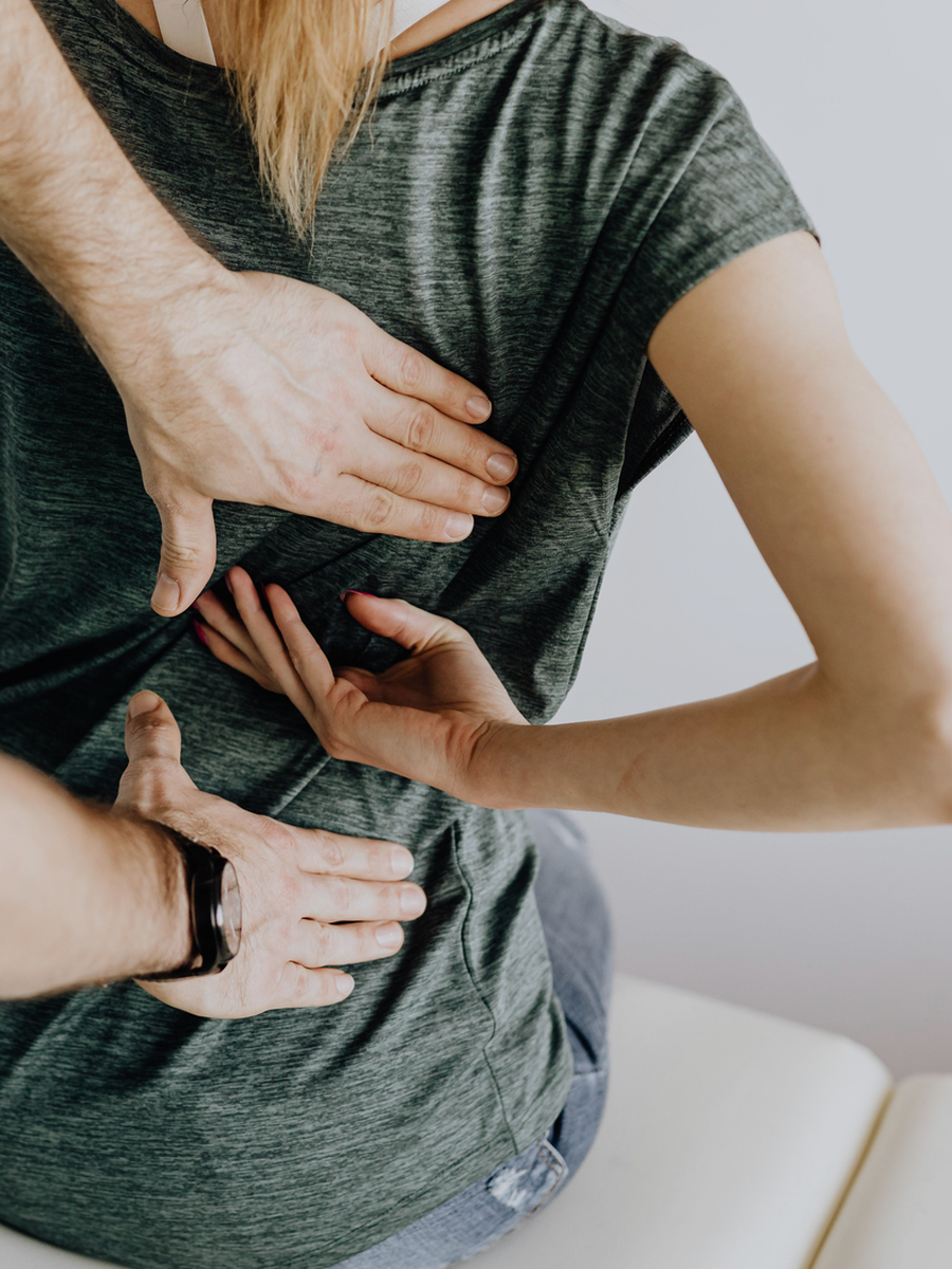 Hernie discale cervicale : douleur au bras, signes neurologiques et traitements
