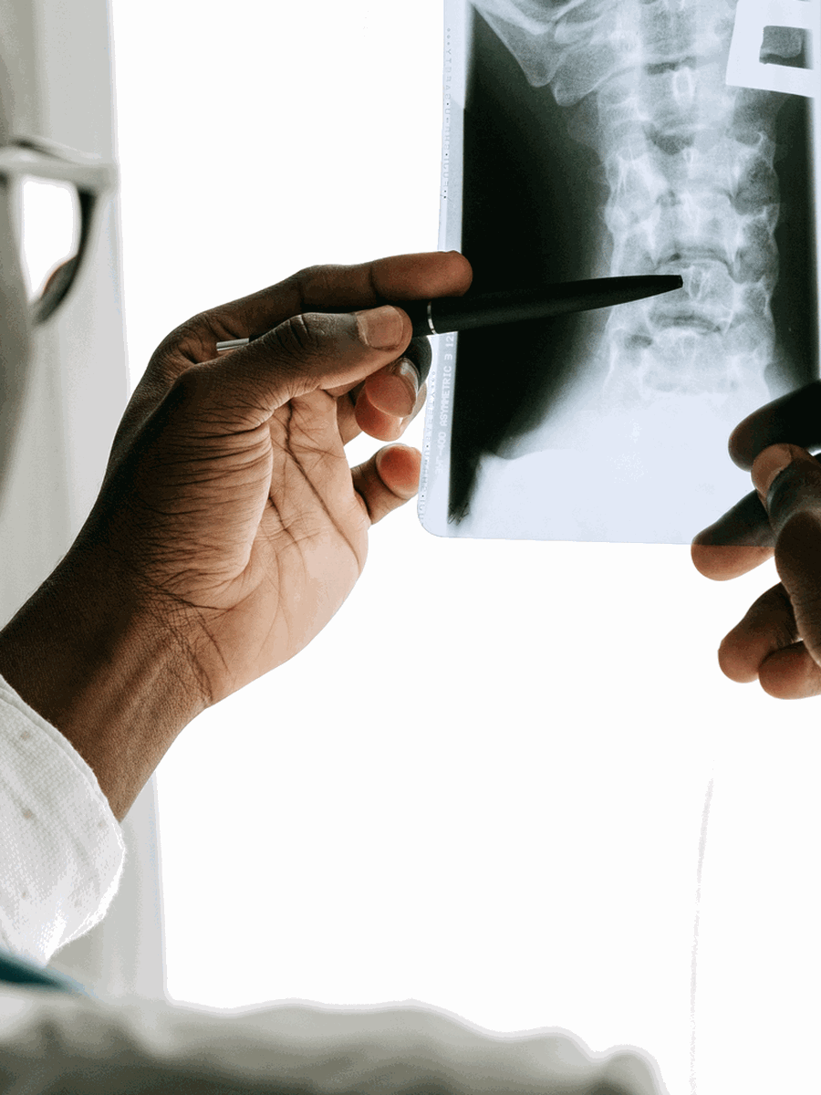 Chiropratique ou ostéopathie pour une douleur vertébrale : méthodes et preuves