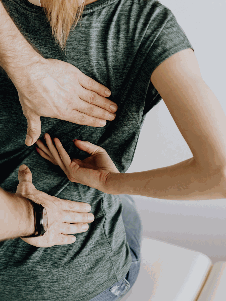 Chiropratique ou ostéopathie pour une douleur vertébrale : méthodes et preuves