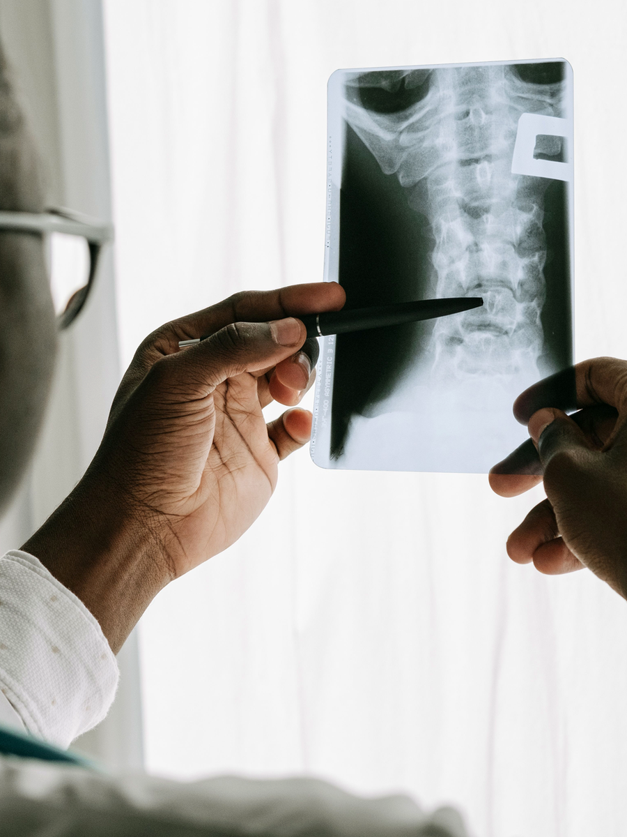 Soins conservateurs pour la douleur vertébrale : parcours non chirurgical