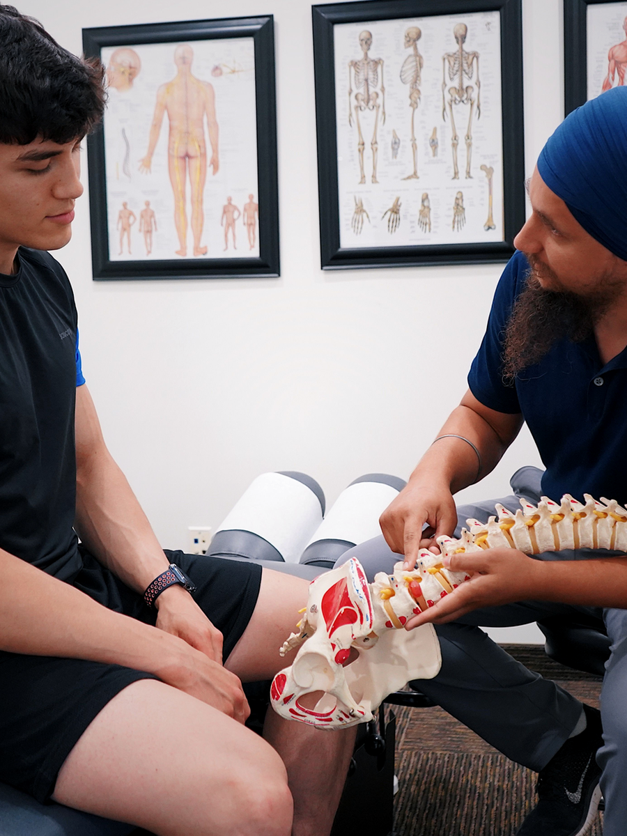 Soins conservateurs pour la douleur vertébrale : parcours non chirurgical