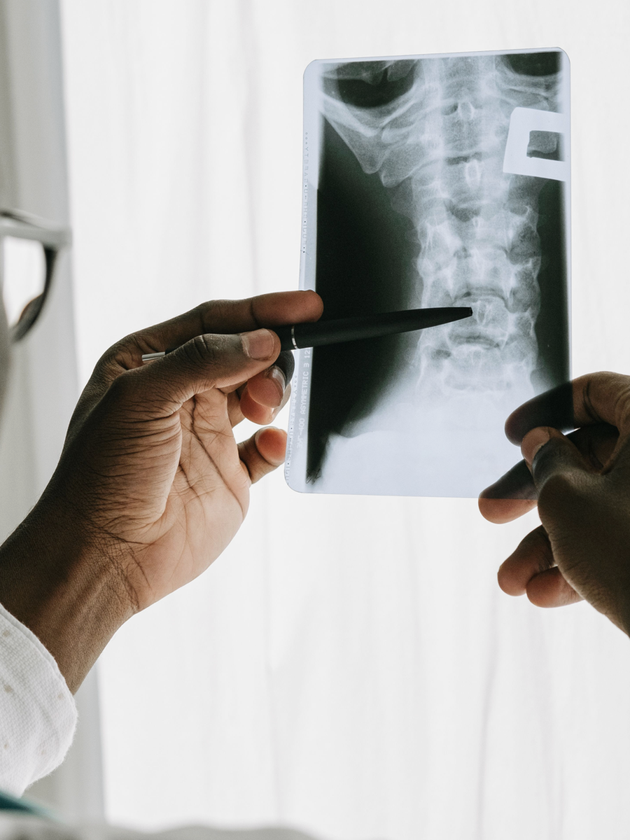 Pied tombant et faiblesse progressive : causes, urgence et conduite