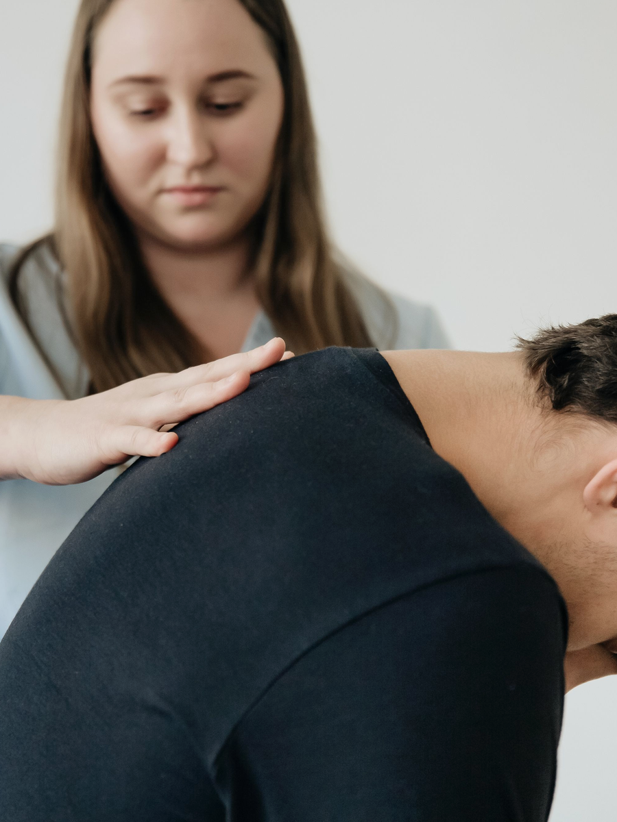 Non-surgical treatment discussion related to motorized spinal decompression contraindications and reasons to stop treatment