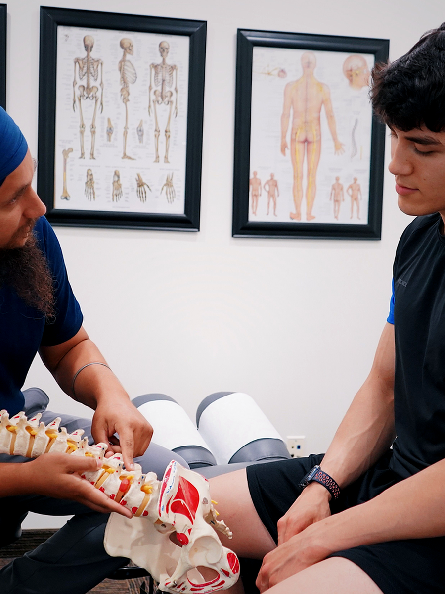 Arthrose vertébrale : facettes, raideur, sténose et traitement